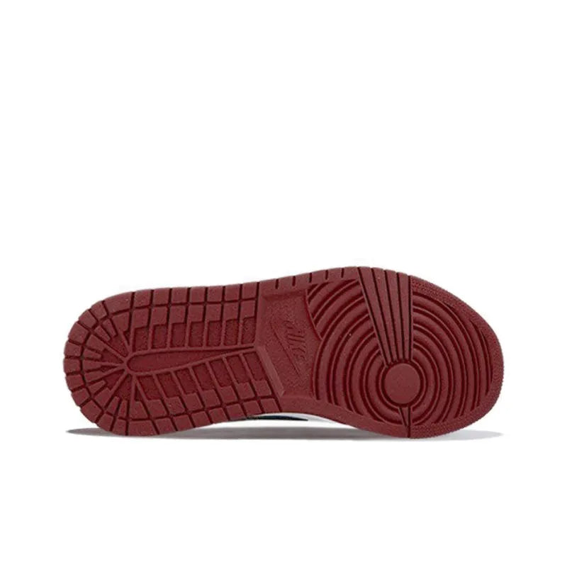 حذاء Air Jordan 1 منخفض الأصابع باللون الأسود